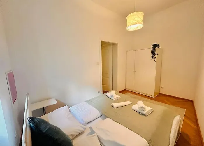 Apartment Geraeumiges Im Wiener Altbauflair