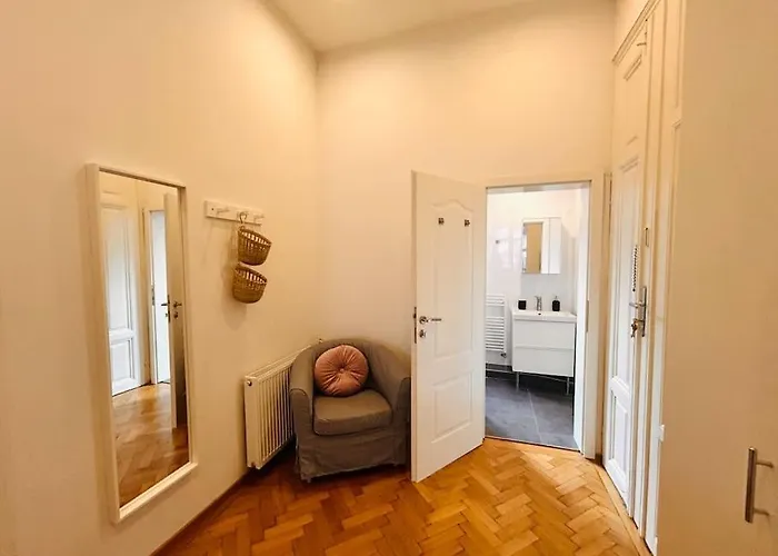 Geraeumiges Im Wiener Altbauflair Apartment