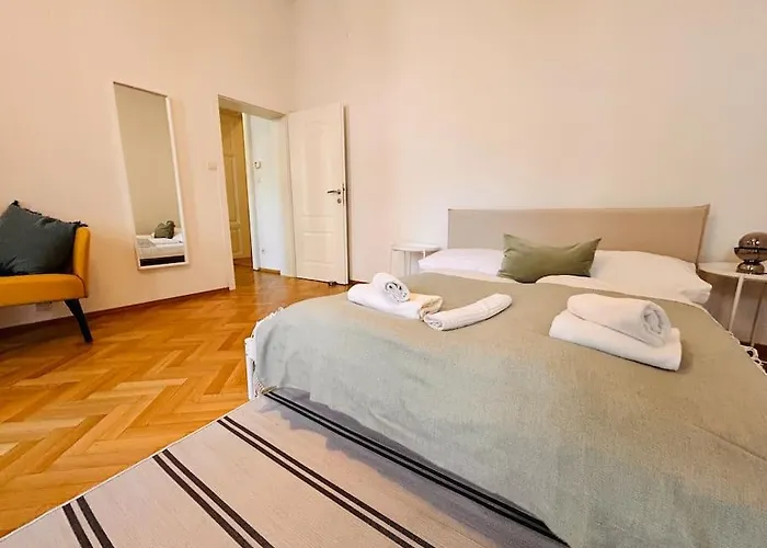 Apartment Geraeumiges Im Wiener Altbauflair *