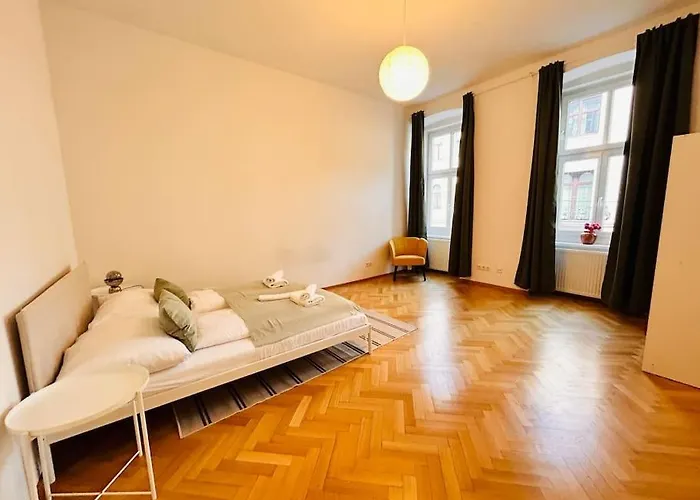Geraeumiges Im Wiener Altbauflair Apartment *
